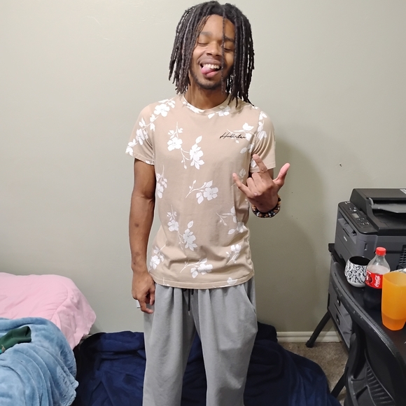 Hollister Floral Short Sleeve Tan T-Shirt - Picture 2 of 5